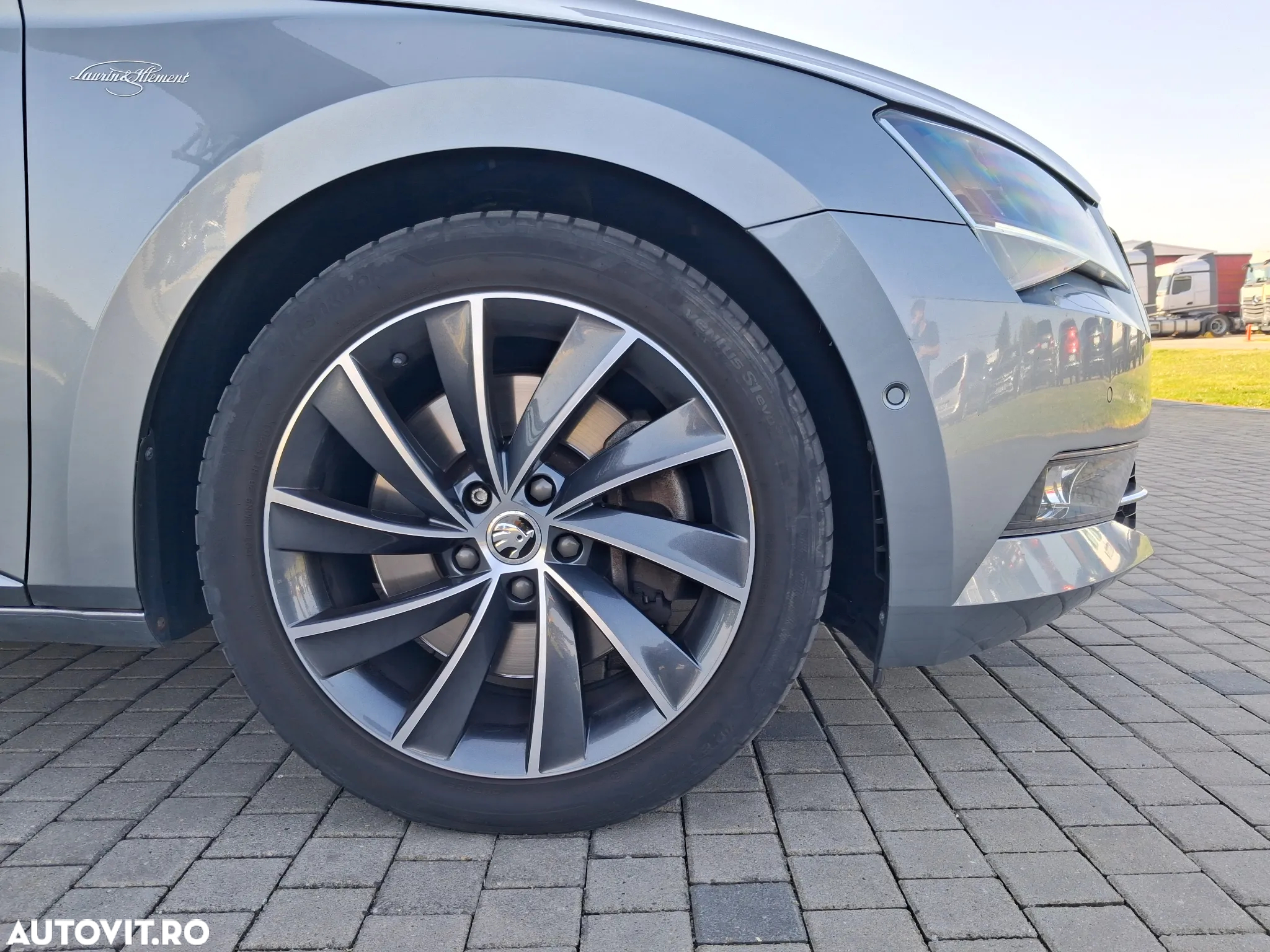 Skoda Superb 2.0 TSI DSG 4X4 Laurin & Klement - 4
