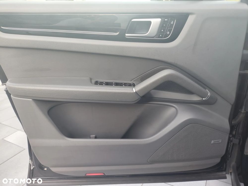 Porsche Cayenne Standard - 26