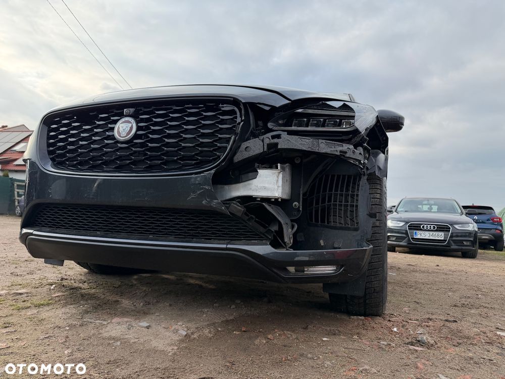 Jaguar E-Pace P300 AWD R-Dynamic HSE - 38