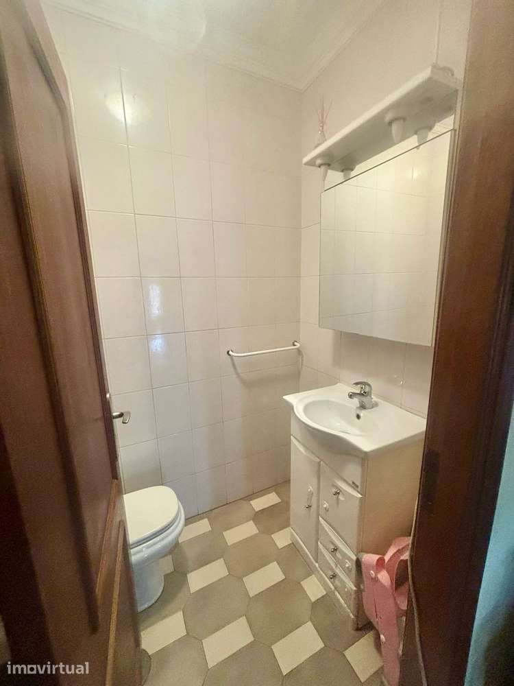 Apartamento T4 com 3 casas de banho e garagem - Grande imagem: 2/17