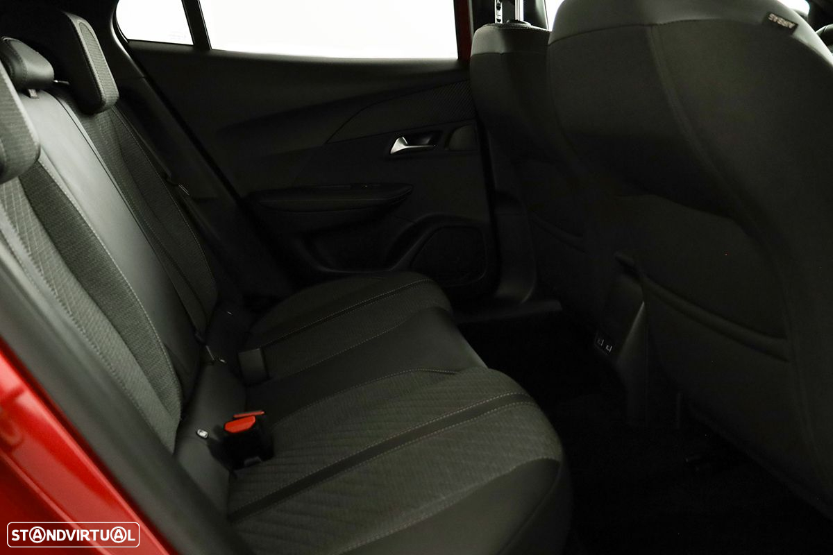 Peugeot 2008 1.2 PureTech Allure EAT8 - 23