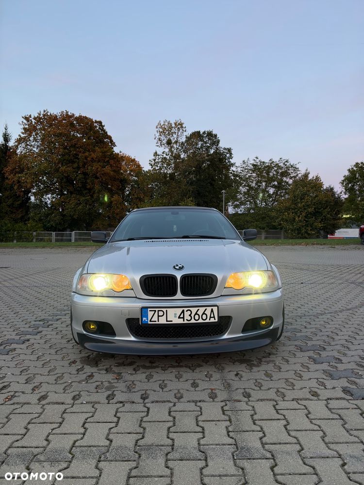 BMW Seria 3 2002 photo 2