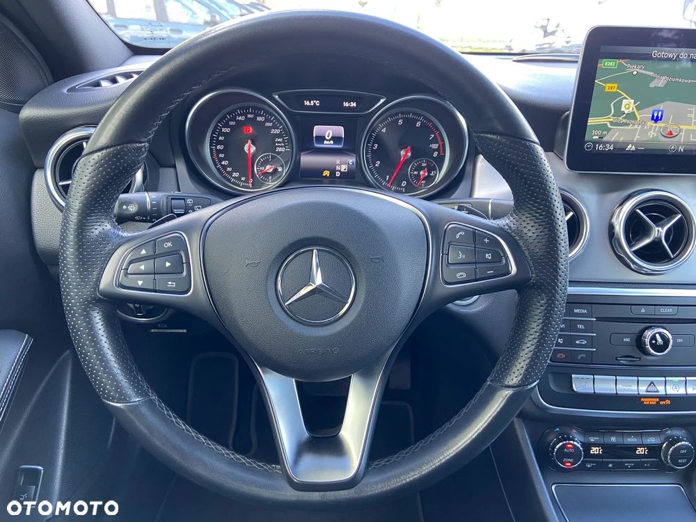 Mercedes-Benz GLA - 32