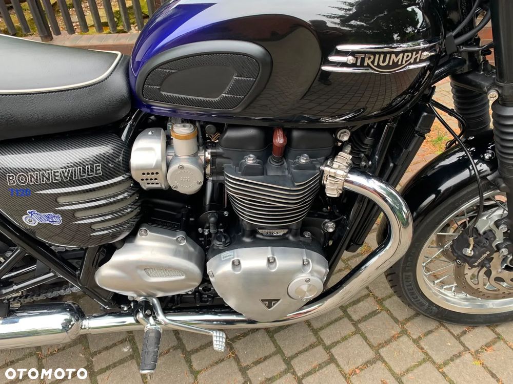 Triumph Bonneville - 2