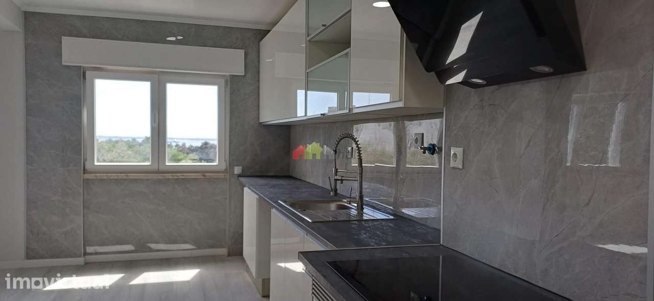 Apartamento T2 Totalmente Remodelado em Setúbal - Grande imagem: 4/12