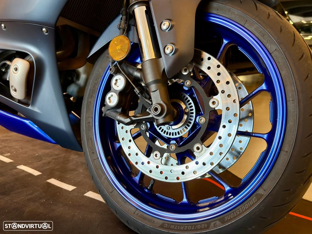 Yamaha YZF R7 - 17
