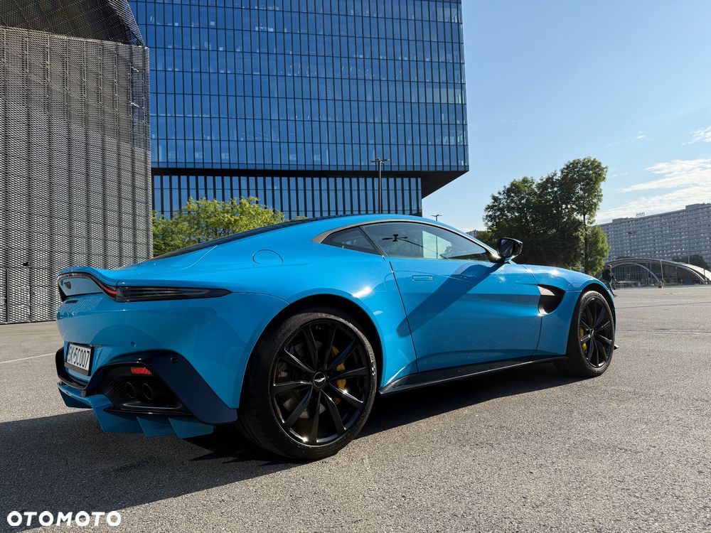 Aston Martin Vantage - 24
