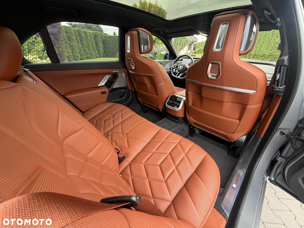 BMW Seria 7 M760e PHEV xDrive Individual Edition sport - 7