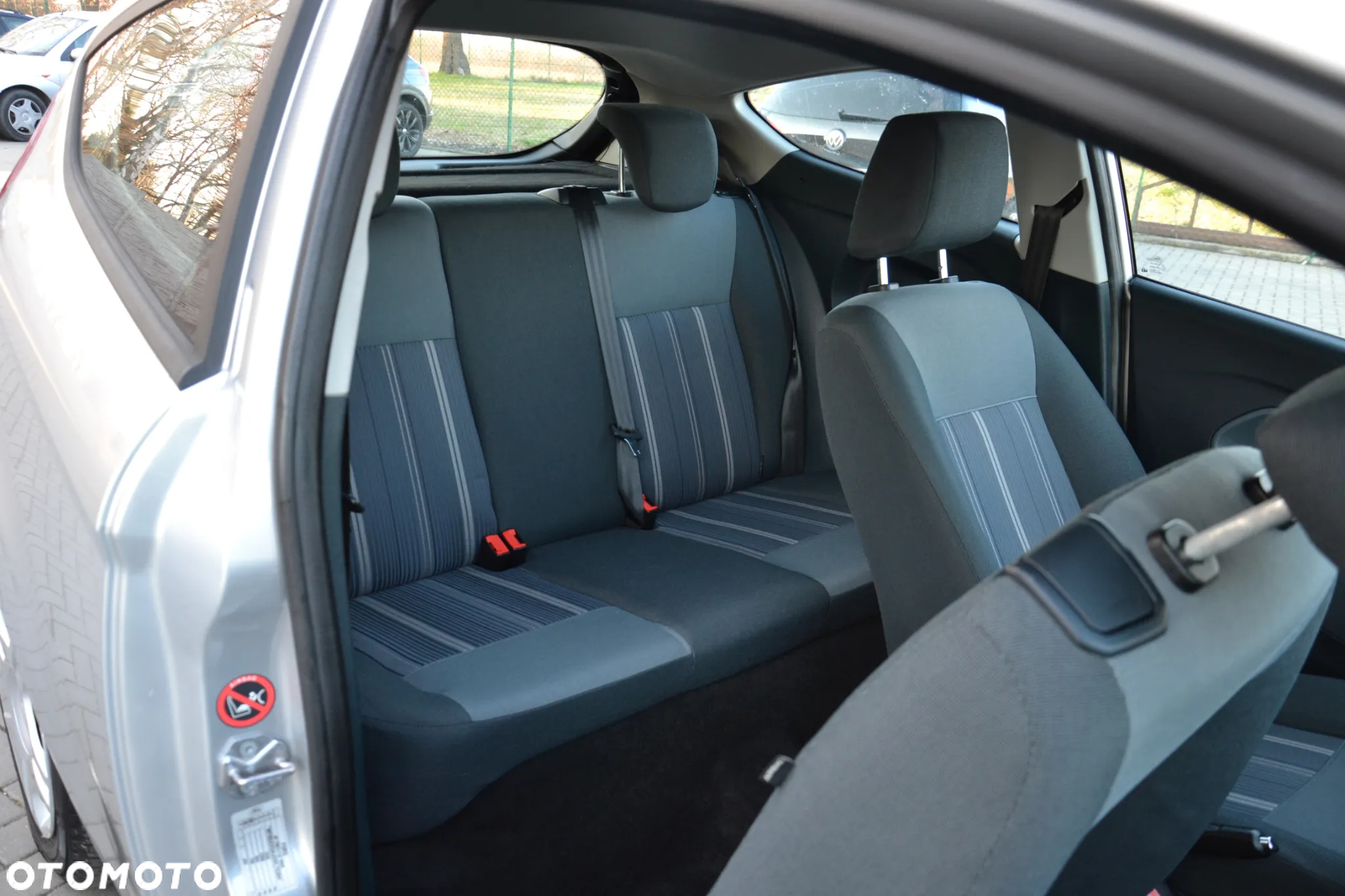 Ford Fiesta 1.6 TDCI Ambiente - 28