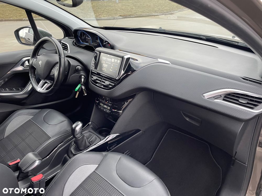 Peugeot 2008 1.2 Pure Tech Allure S&S - 22