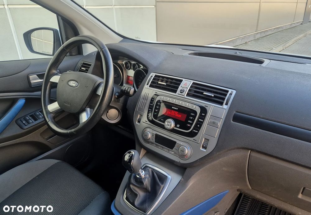 Ford Kuga 2.0 TDCi 2x4 Titanium - 16