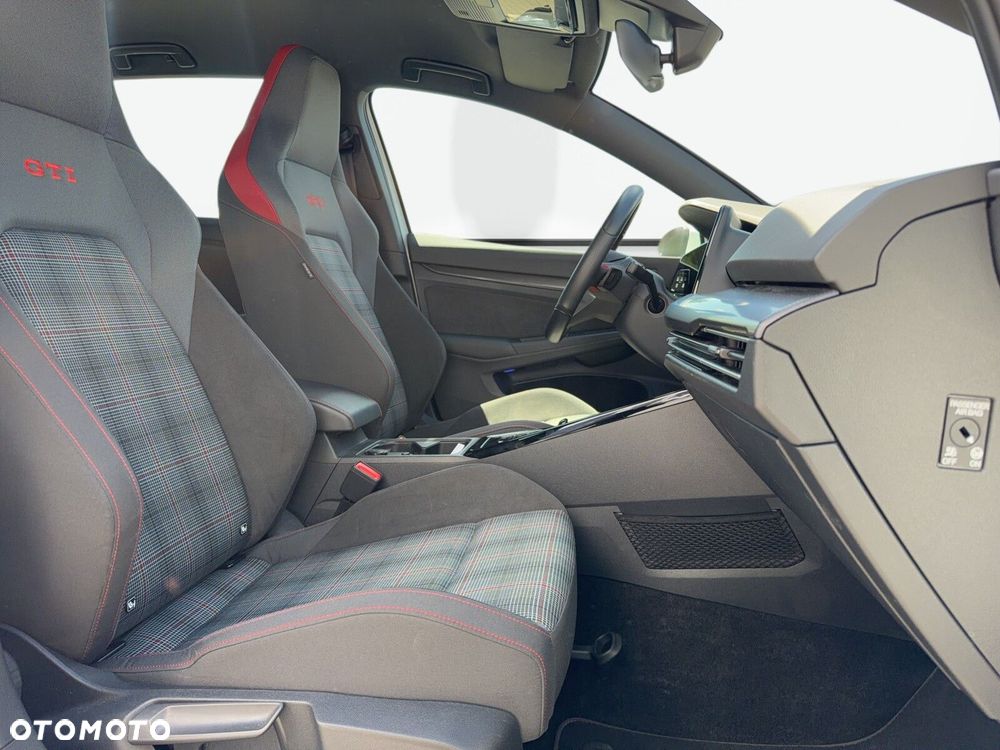 Volkswagen Golf - 20
