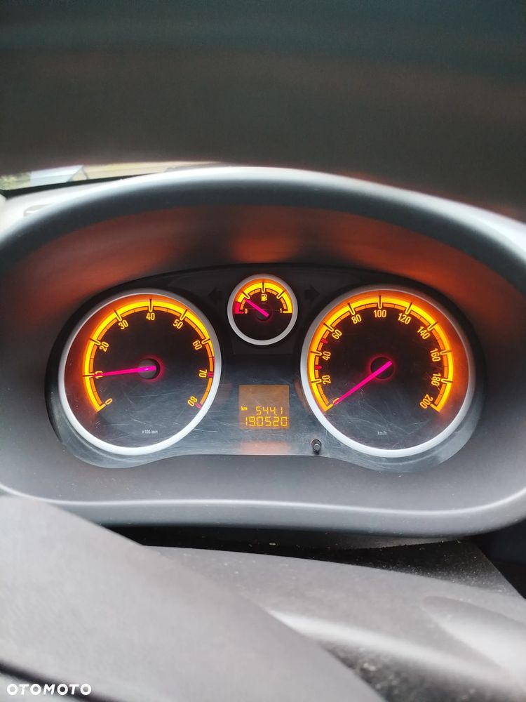 Opel Corsa 1.4 16V Enjoy - 10