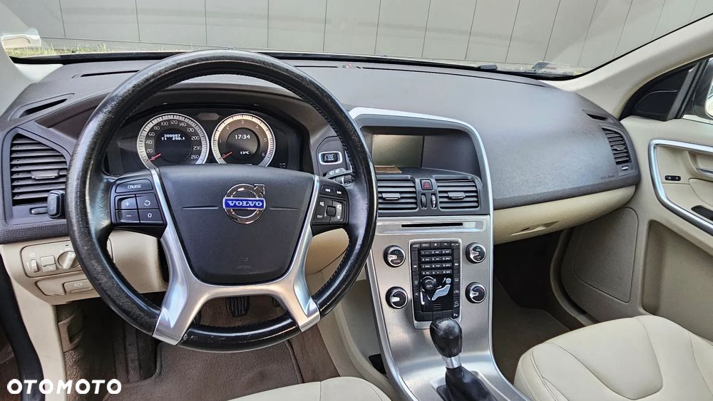 Volvo XC 60 D5 AWD Momentum - 9