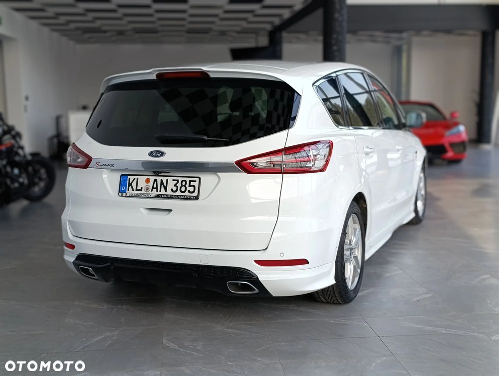 Ford S-Max - 11