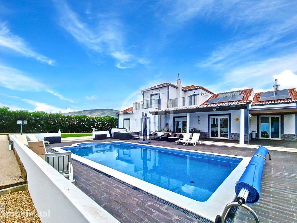 Moradia de luxo com piscina, garagem e anexo, inserida num generoso... - Grande imagem: 3/43