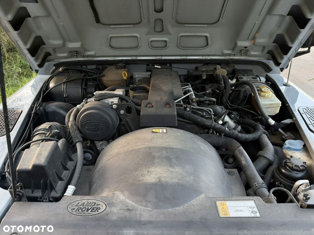 Land Rover Defender 2.4 TD4 SE - 33
