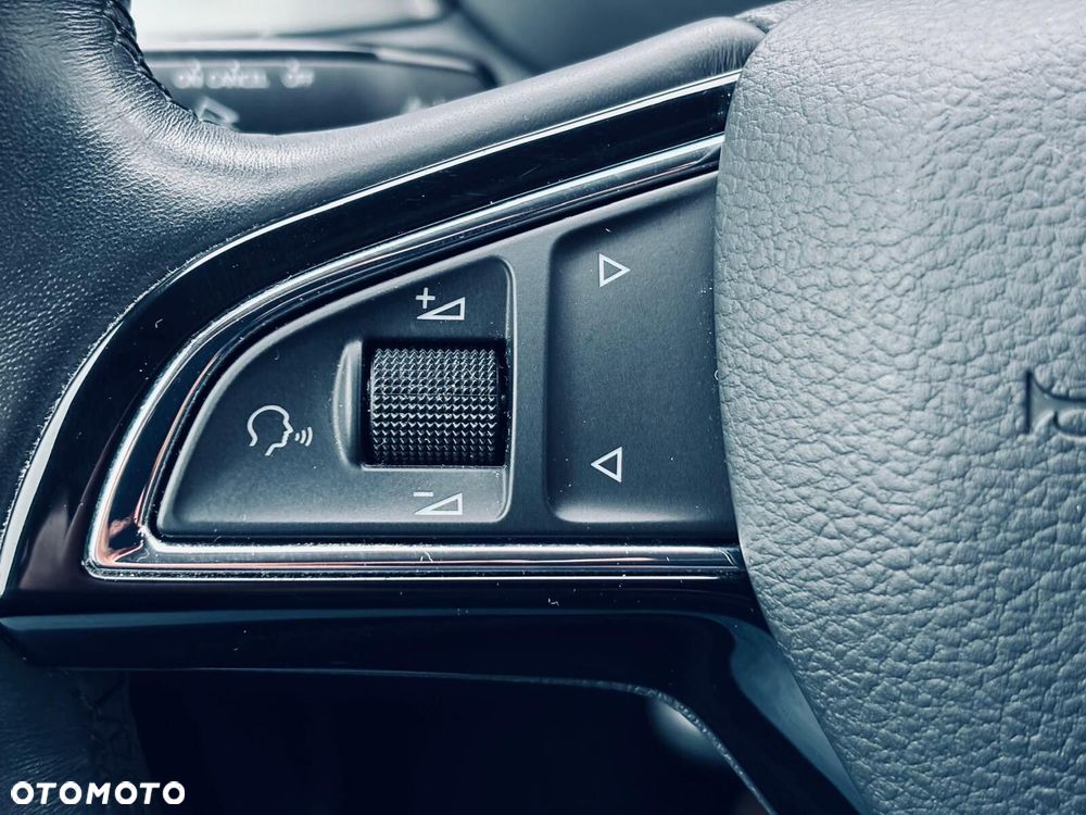 Skoda RAPID Spb 1.0 TSI Style - 22