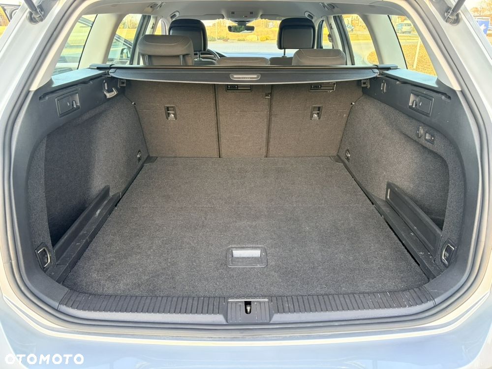 Volkswagen Passat - 8