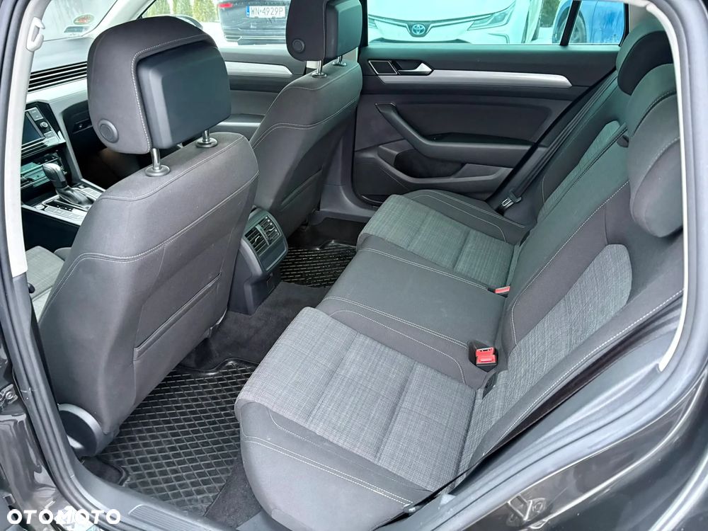 Volkswagen Passat - 17