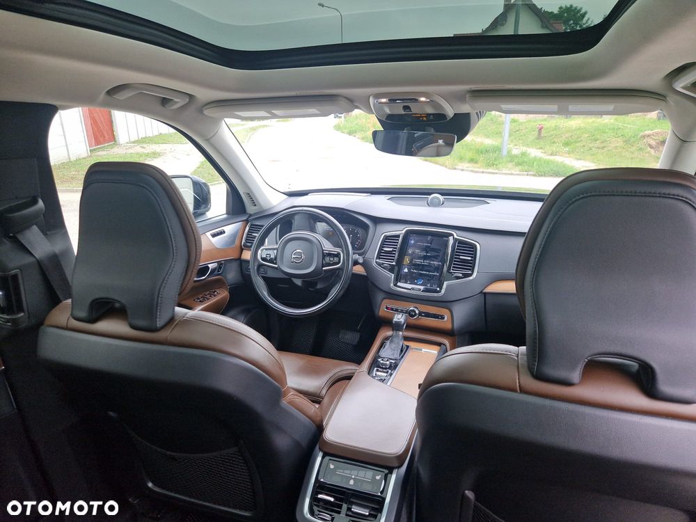 Volvo XC 90 - 9