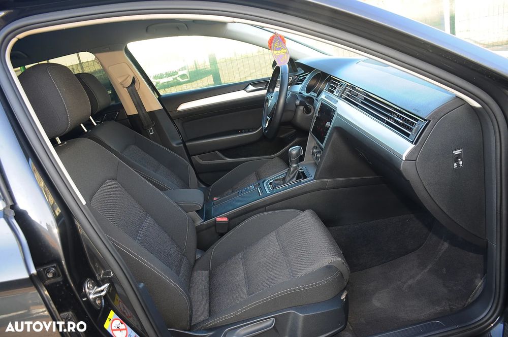 Volkswagen Passat 2.0 TDI DSG Comfortline - 23