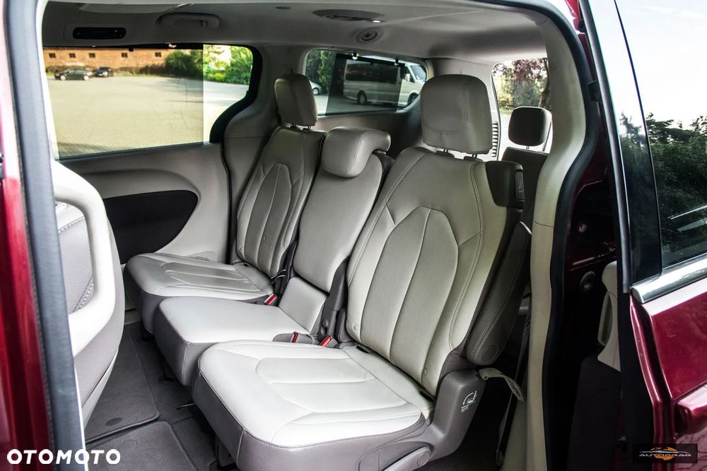 Chrysler Pacifica - 30