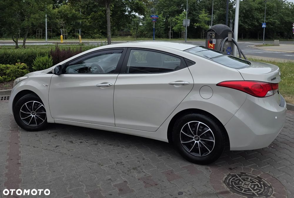 Hyundai Elantra - 8