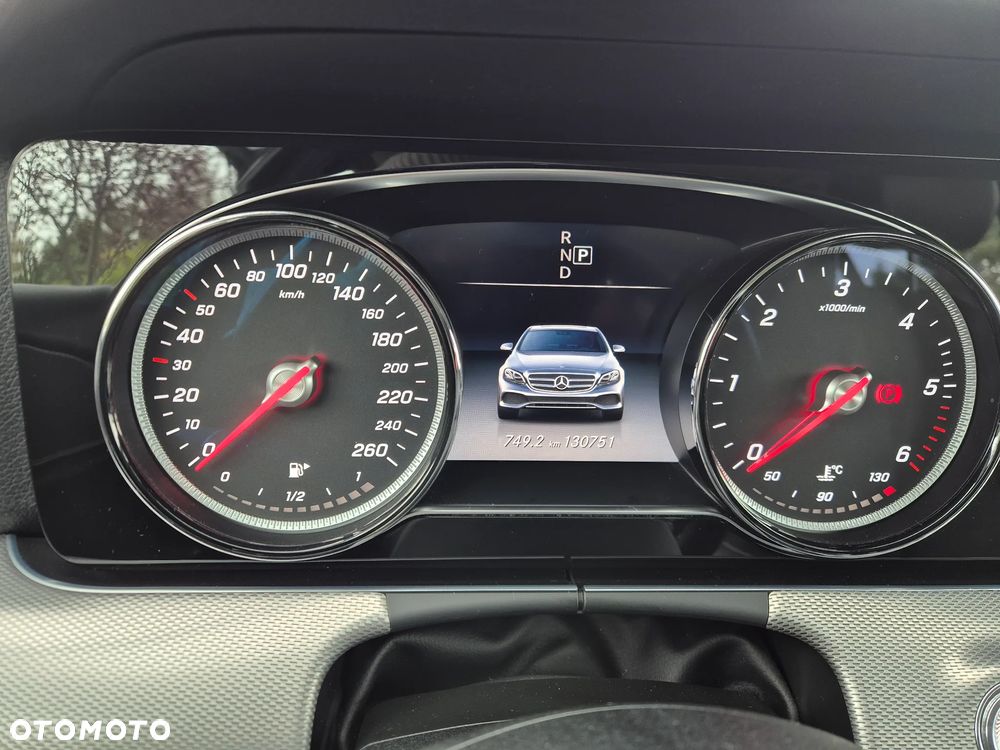 Mercedes-Benz Klasa E - 9