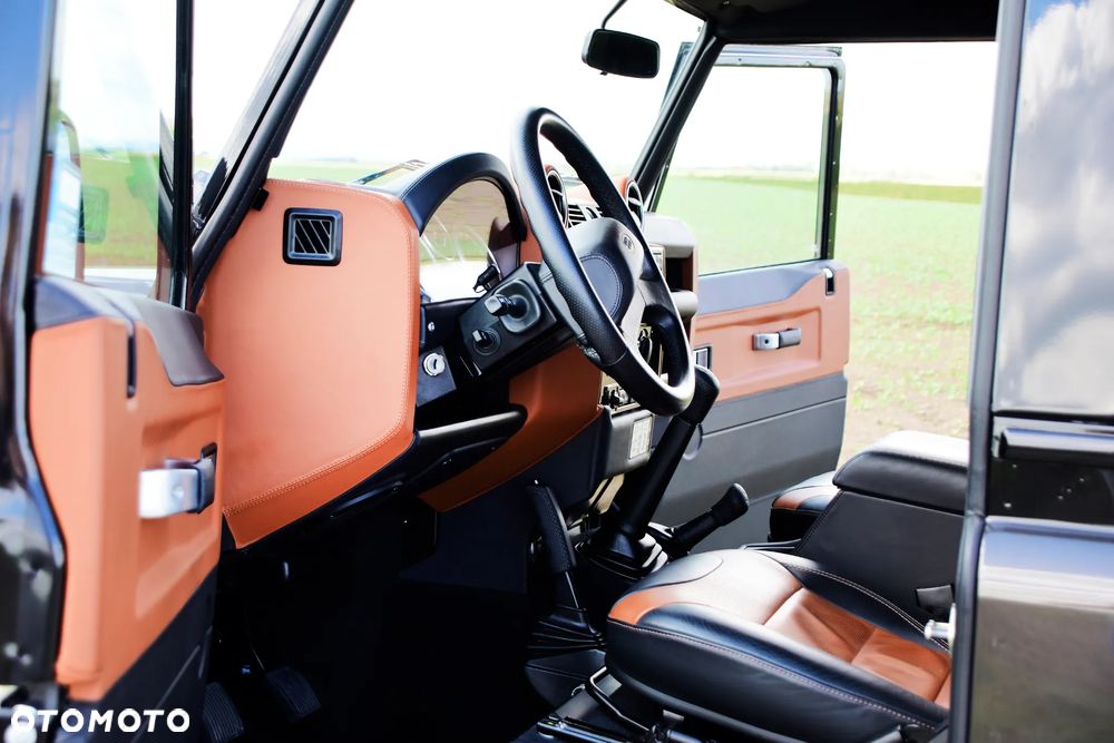 Land Rover Defender - 5