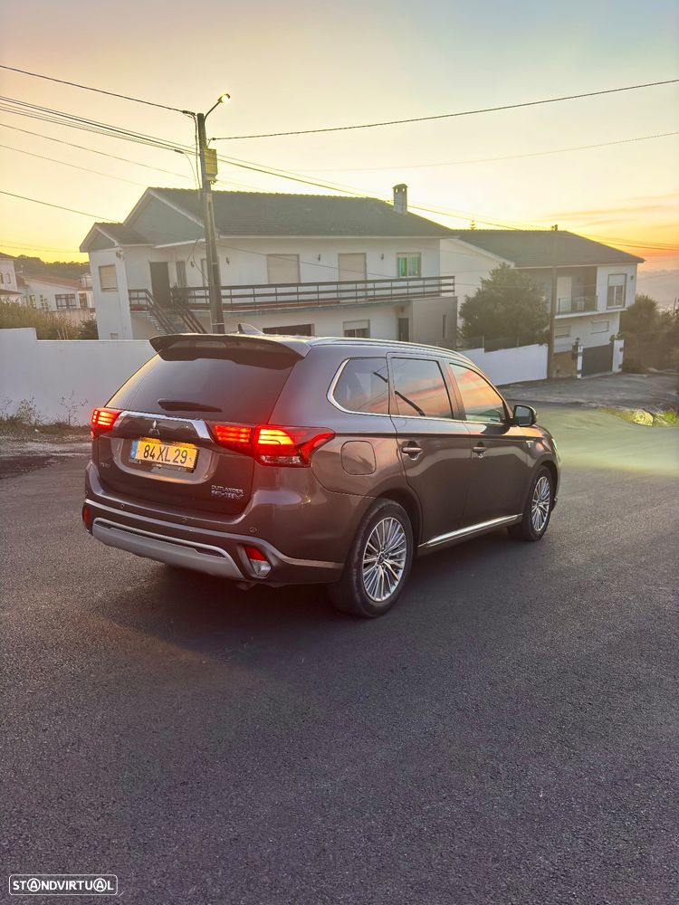 Mitsubishi Outlander 2.0 PHEV Intense Navi - 4