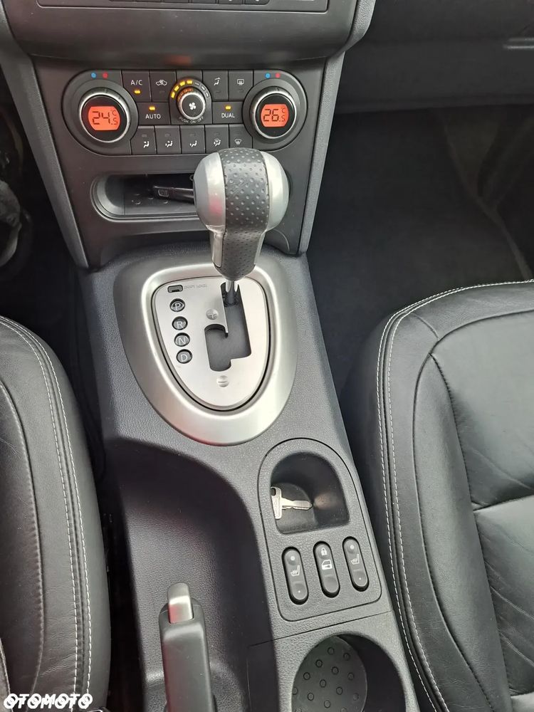 Nissan Qashqai 2.0 Lounge CVT - 8