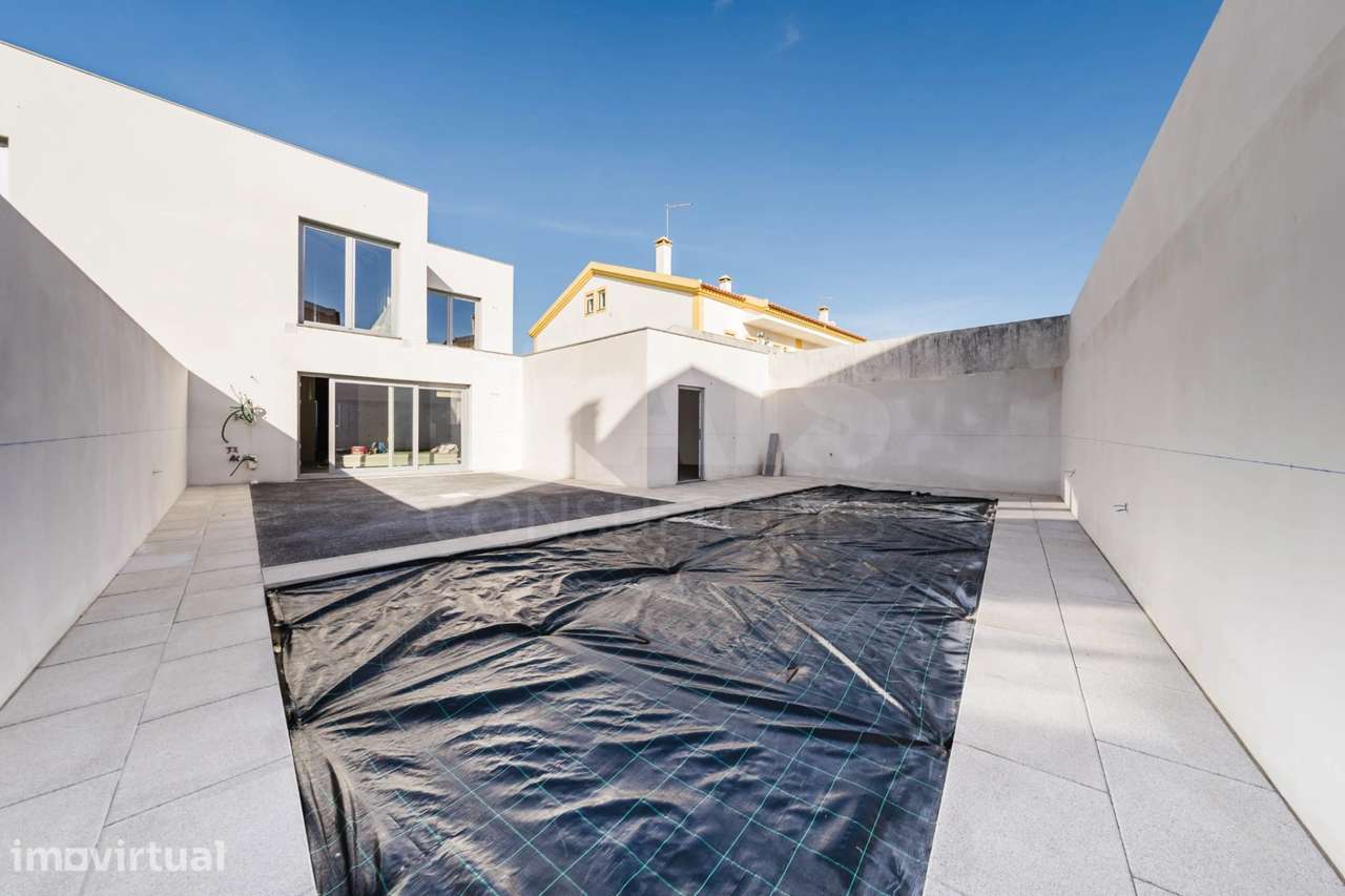 Moradia T4 com Garagem Logradouro e Jardim - Grande imagem: 3/50