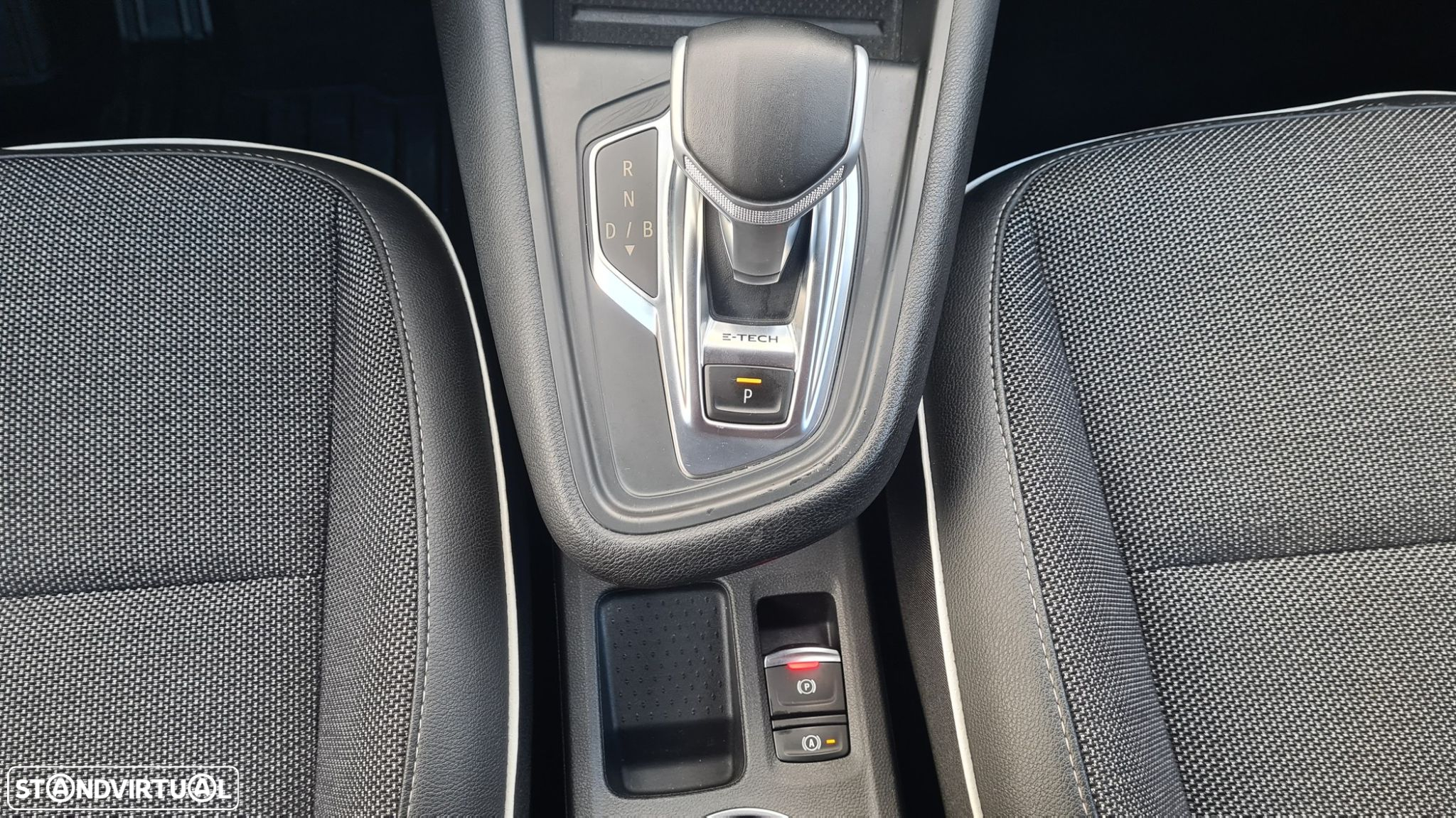 Renault Captur 1.6 E-Tech Plug-In Intens - 38