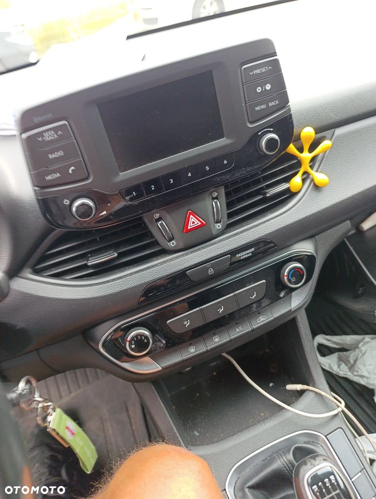 Hyundai i30 1.6 D Classic + - 9