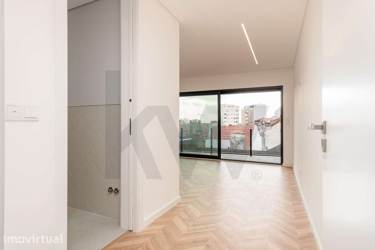 T3 Duplex com Terraço Panorâmico – Onde a História e o Conforto se Enc - Grande imagem: 2/35