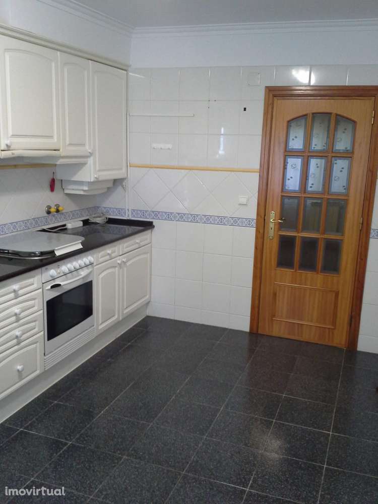 Apartamento T2 com varanda e garagem em Sintra - Grande imagem: 3/15