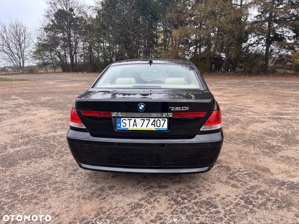 BMW Seria 7 735i - 8
