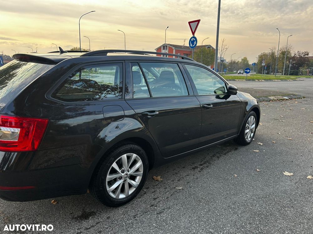 Skoda Octavia Combi 1.6 TDI Drive - 5