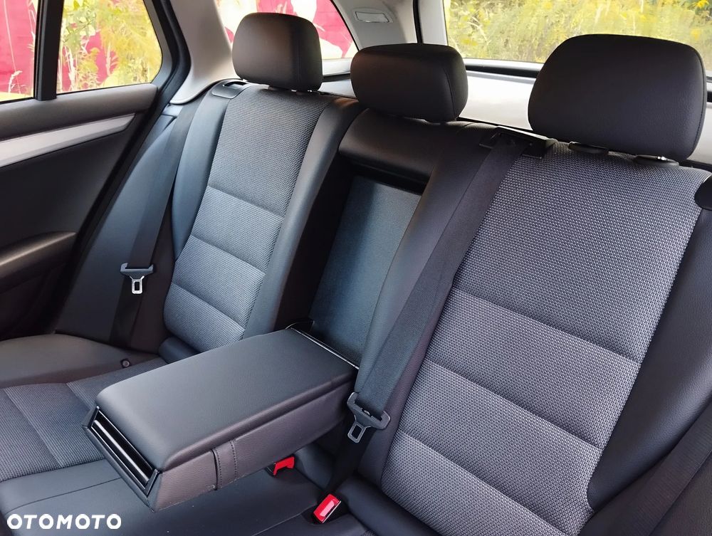 Mercedes-Benz Klasa C 180 T Kompressor BlueEFFICIENCY Avantgarde - 20
