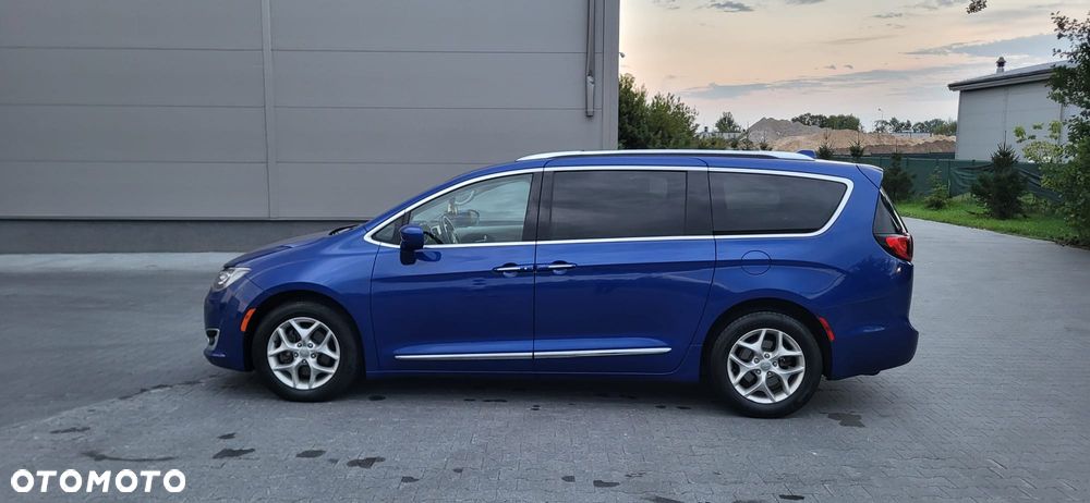 Chrysler Pacifica - 7