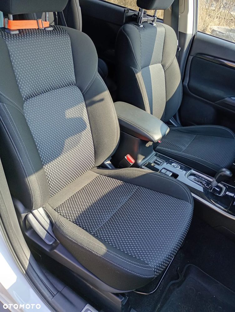 Mitsubishi Outlander - 7