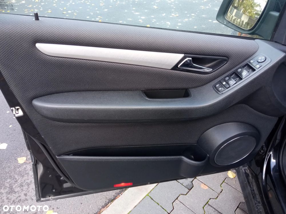 Mercedes-Benz Klasa B 180 CDI Autotronic - 19