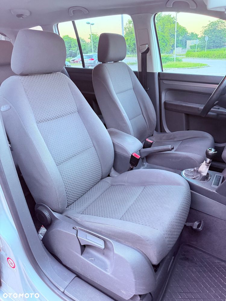 Volkswagen Touran - 21