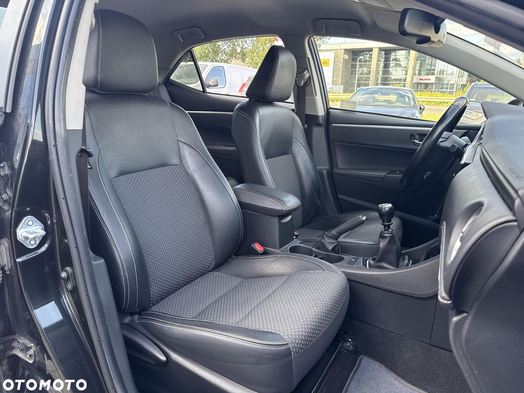 Toyota Corolla 1.6 Prestige EU6 - 24