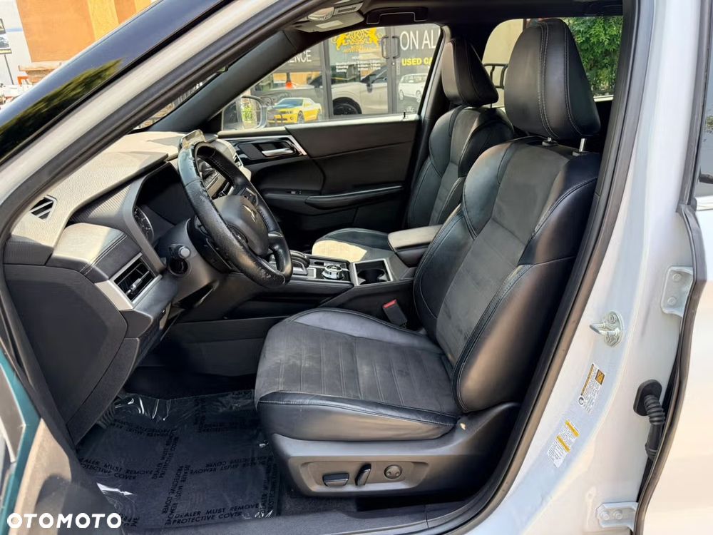 Mitsubishi Outlander - 8