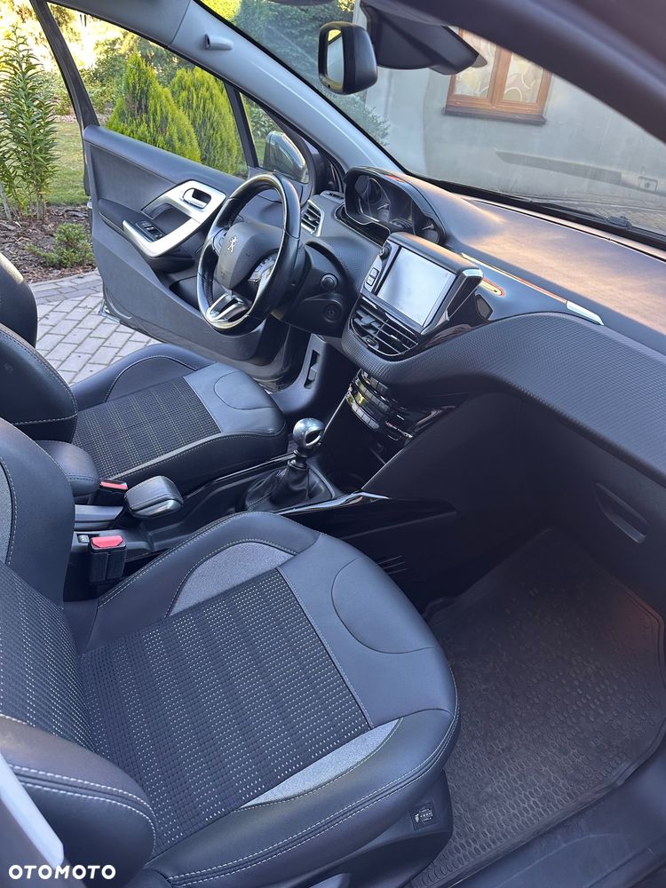 Peugeot 2008 1.2 Pure Tech GPF Allure S&S - 12