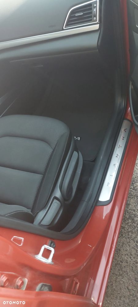 Hyundai Elantra - 22