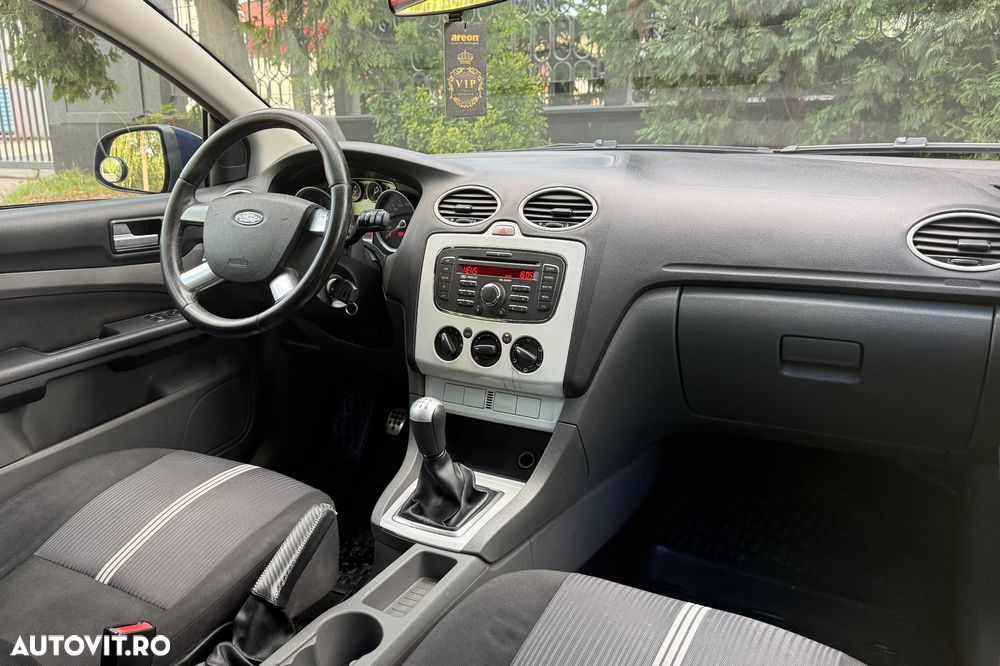 Ford Focus 1.6 16V Trend - 36