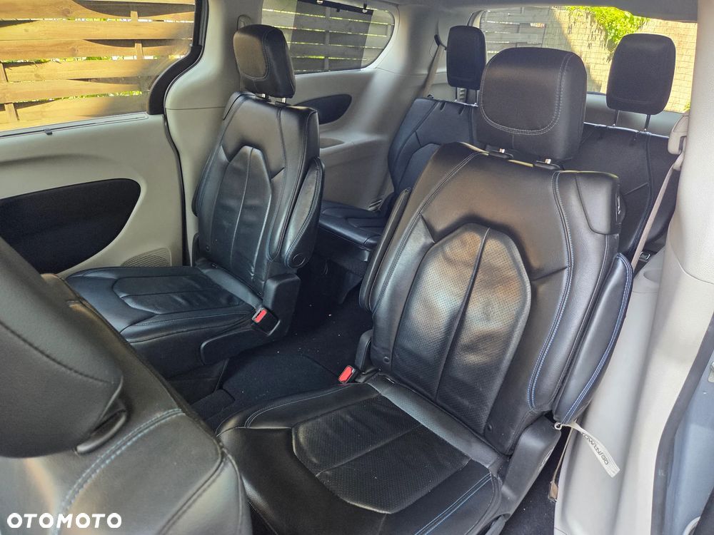 Chrysler Pacifica - 32